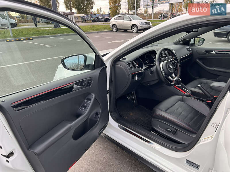Седан Volkswagen Jetta 2016 в Киеве фото 8 Седан Volkswagen Jetta 2016 в Киеве