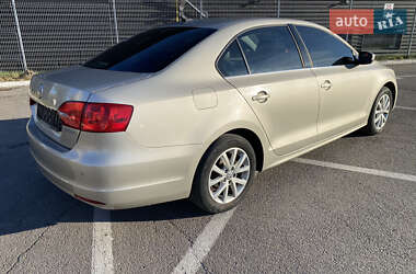 Седан Volkswagen Jetta 2013 в Львове