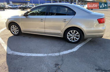 Седан Volkswagen Jetta 2013 в Львові