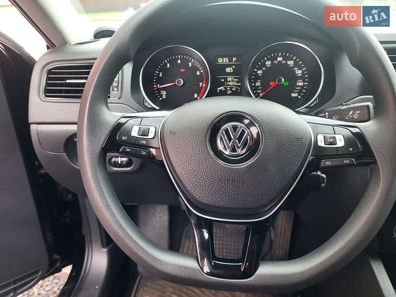 Седан Volkswagen Jetta 2015 в Перечині