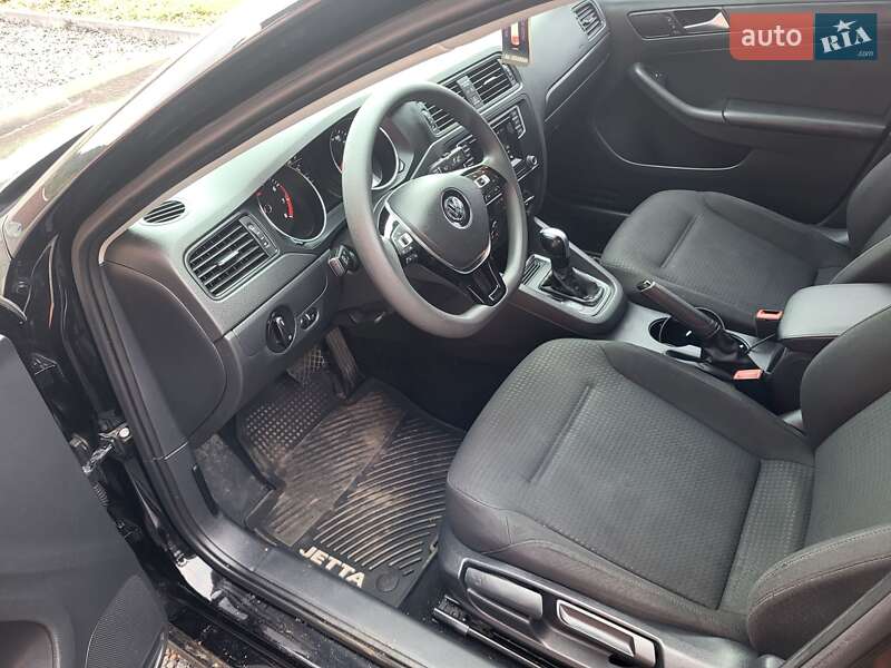 Седан Volkswagen Jetta 2015 в Перечині