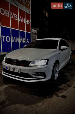 Седан Volkswagen Jetta 2016 в Дніпрі