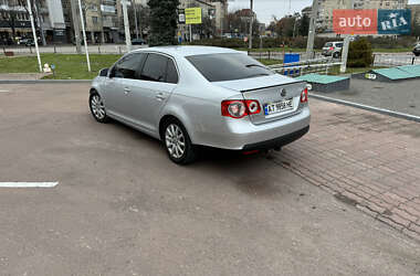 Седан Volkswagen Jetta 2010 в Надвірній