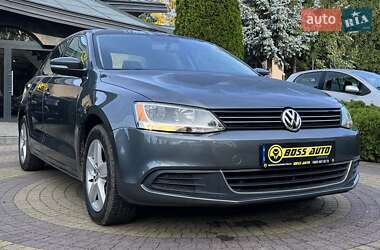 Седан Volkswagen Jetta 2013 в Львові