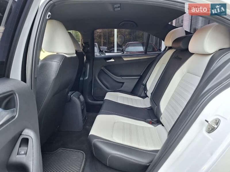 Седан Volkswagen Jetta 2016 в Сумах