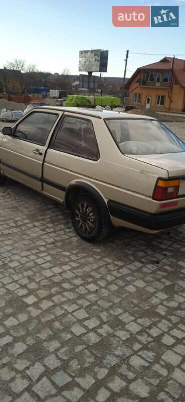 Седан Volkswagen Jetta 1988 в Чернівцях
