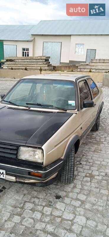 Седан Volkswagen Jetta 1988 в Чернівцях