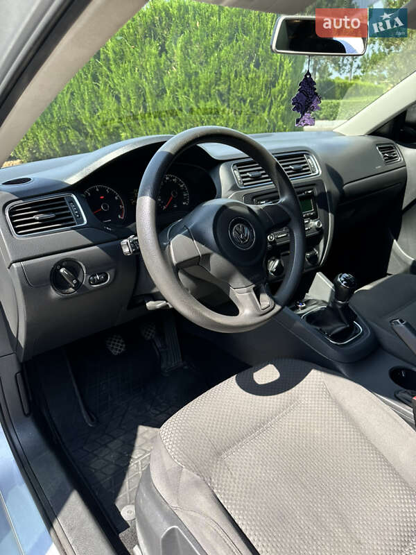 Седан Volkswagen Jetta 2012 в Днепре