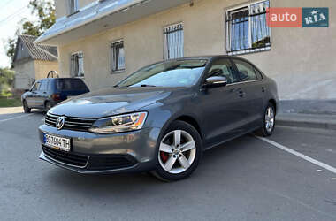 Седан Volkswagen Jetta 2013 в Львові