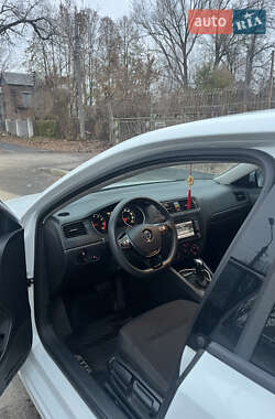 Седан Volkswagen Jetta 2015 в 