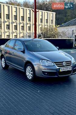 Седан Volkswagen Jetta 2010 в Києві