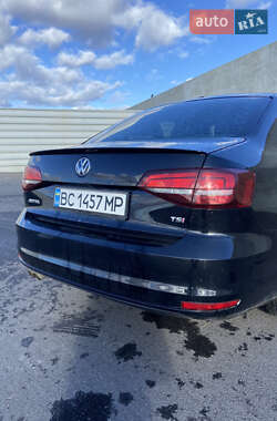 Седан Volkswagen Jetta 2016 в Львове