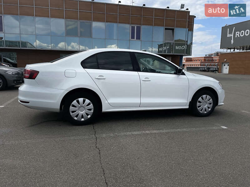 Седан Volkswagen Jetta 2016 в Києві