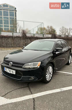 Седан Volkswagen Jetta 2014 в Дніпрі