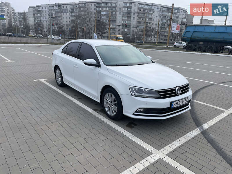 Седан Volkswagen Jetta 2016 в 