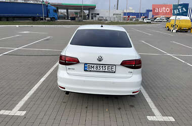 Седан Volkswagen Jetta 2016 в 