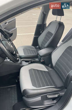 Седан Volkswagen Jetta 2016 в 