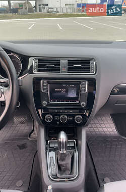 Седан Volkswagen Jetta 2016 в 