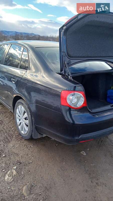 Седан Volkswagen Jetta 2006 в Надворной