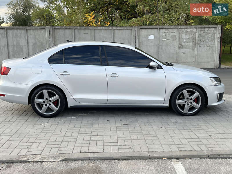 Седан Volkswagen Jetta 2012 в Запоріжжі