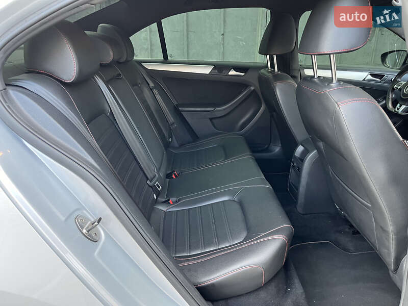 Седан Volkswagen Jetta 2012 в Запоріжжі