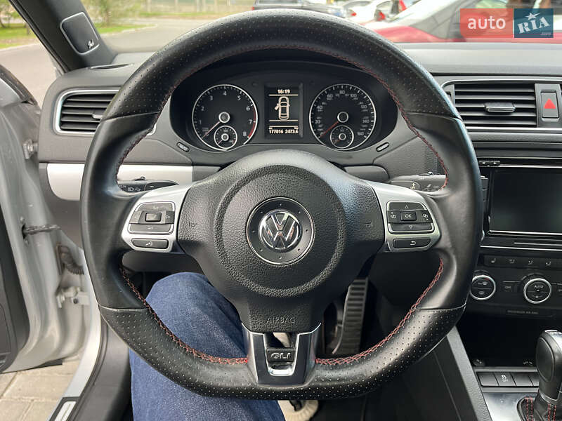 Седан Volkswagen Jetta 2012 в Запоріжжі