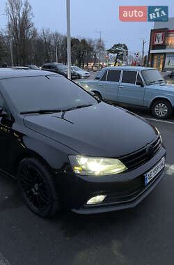 Седан Volkswagen Jetta 2015 в Дніпрі