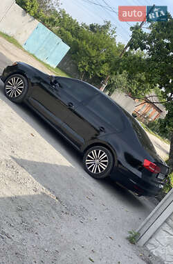 Седан Volkswagen Jetta 2015 в Харкові