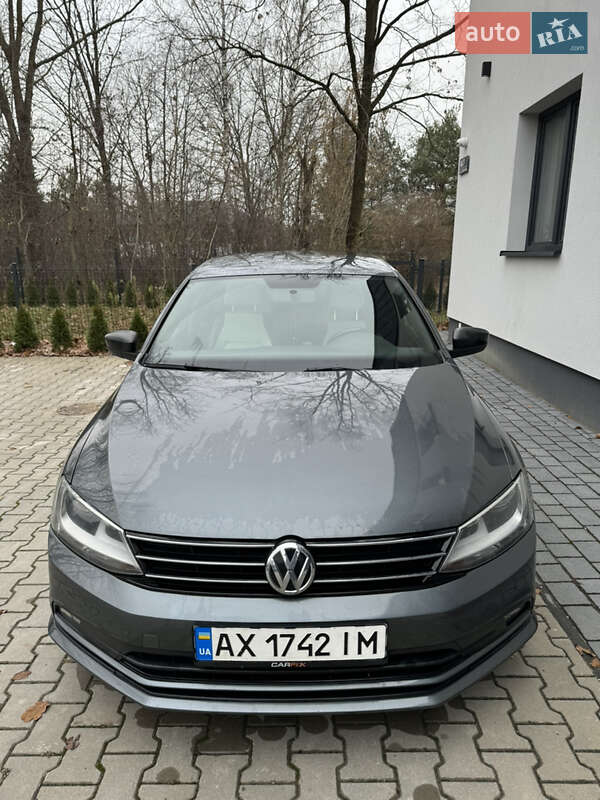 Седан Volkswagen Jetta 2015 в 