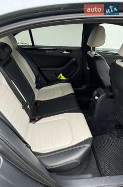 Седан Volkswagen Jetta 2015 в 