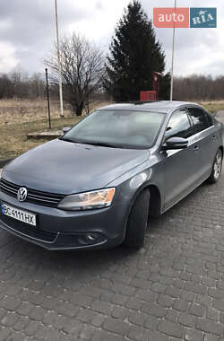 Седан Volkswagen Jetta 2014 в Львові