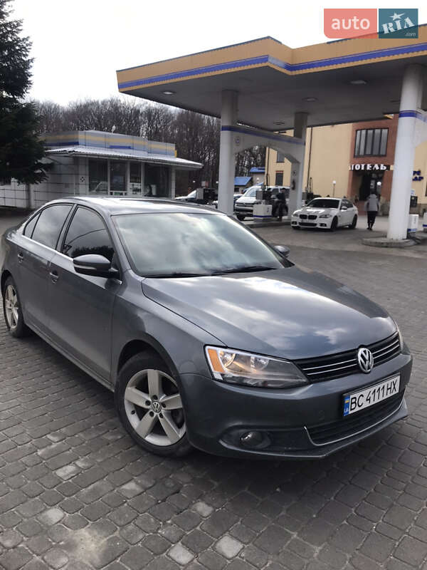 Седан Volkswagen Jetta 2014 в Львове