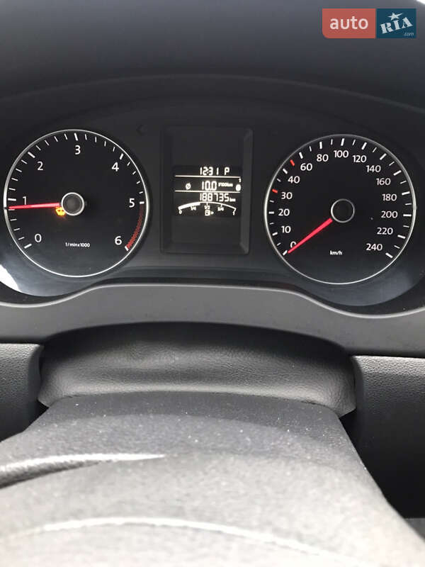 Седан Volkswagen Jetta 2014 в Львове