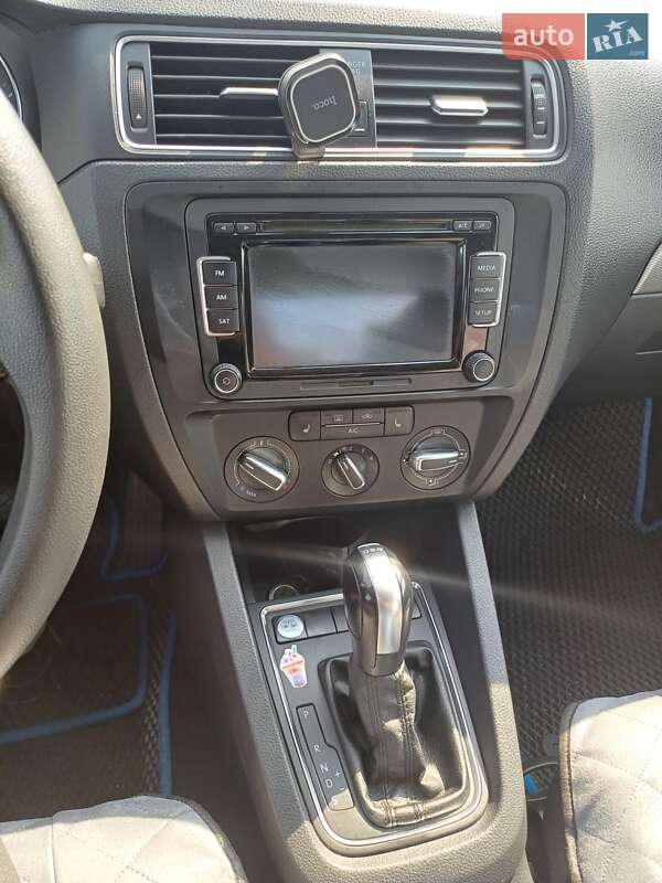 Седан Volkswagen Jetta 2014 в Львове