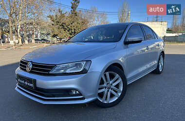 Седан Volkswagen Jetta 2015 в Миколаєві