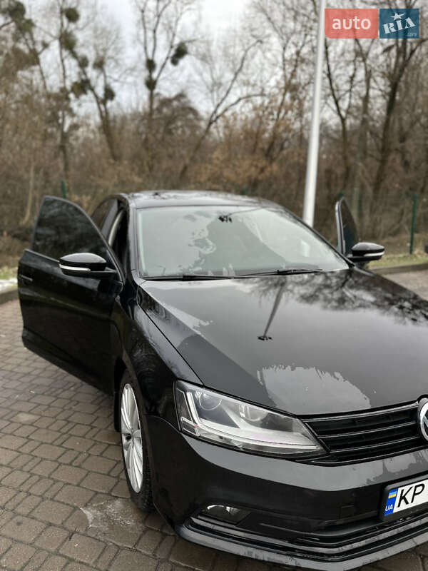 Седан Volkswagen Jetta 2015 в Києві