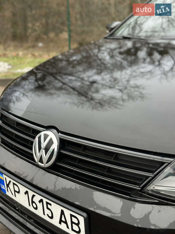 Седан Volkswagen Jetta 2015 в Києві