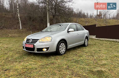 Седан Volkswagen Jetta 2005 в Надвірній