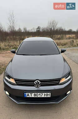 Седан Volkswagen Jetta 2010 в Калуші