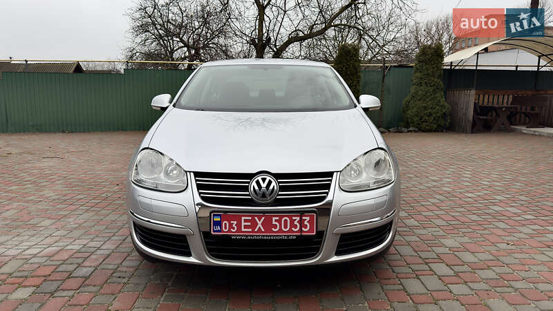 Седан Volkswagen Jetta 2006 в Хороле