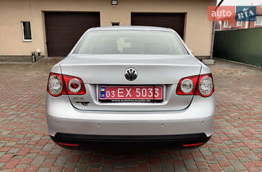 Седан Volkswagen Jetta 2006 в Хороле