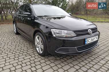 Седан Volkswagen Jetta 2014 в Львові