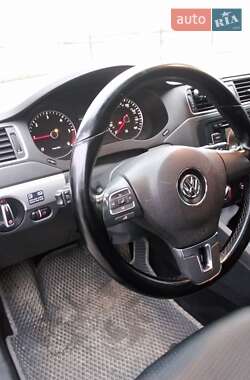 Седан Volkswagen Jetta 2012 в 