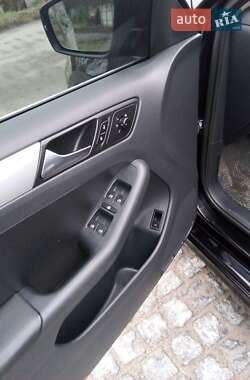 Седан Volkswagen Jetta 2012 в 
