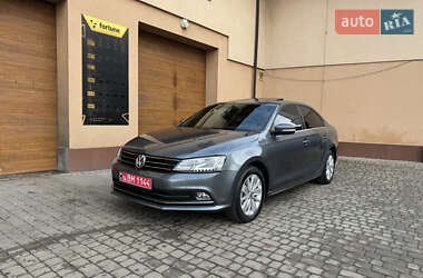 Седан Volkswagen Jetta 2016 в Ужгороде