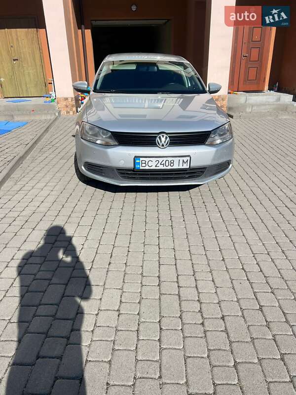 Седан Volkswagen Jetta 2014 в Львове