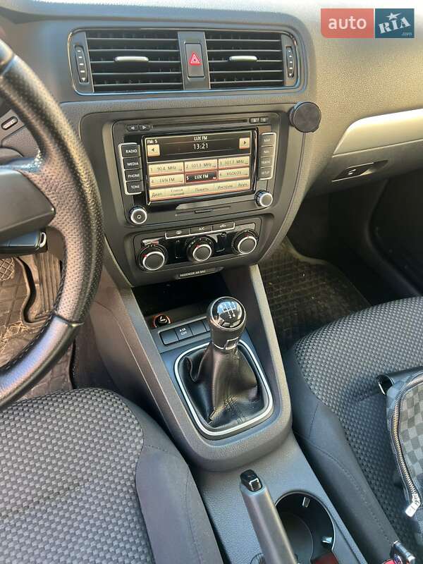 Седан Volkswagen Jetta 2014 в Львове
