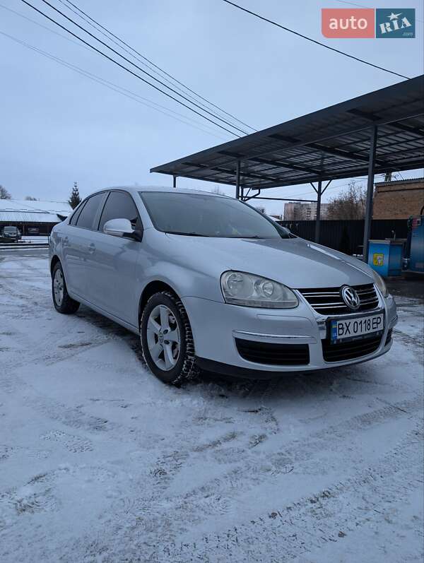 Седан Volkswagen Jetta 2005 в Старокостянтинові