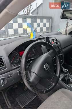 Седан Volkswagen Jetta 2005 в Старокостянтинові