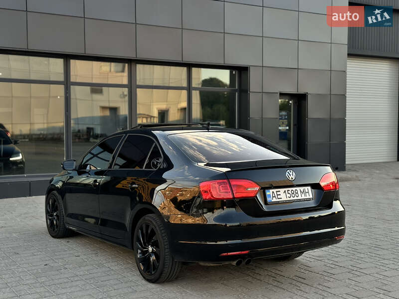 Седан Volkswagen Jetta 2011 в Днепре